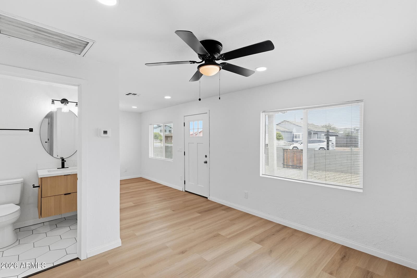 2750 E WIER Avenue, Phoenix, AZ 85040 — photo 4 of 23