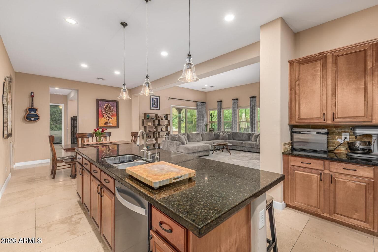3139 E HARWELL Road, Phoenix, AZ 85042 — photo 4 of 15