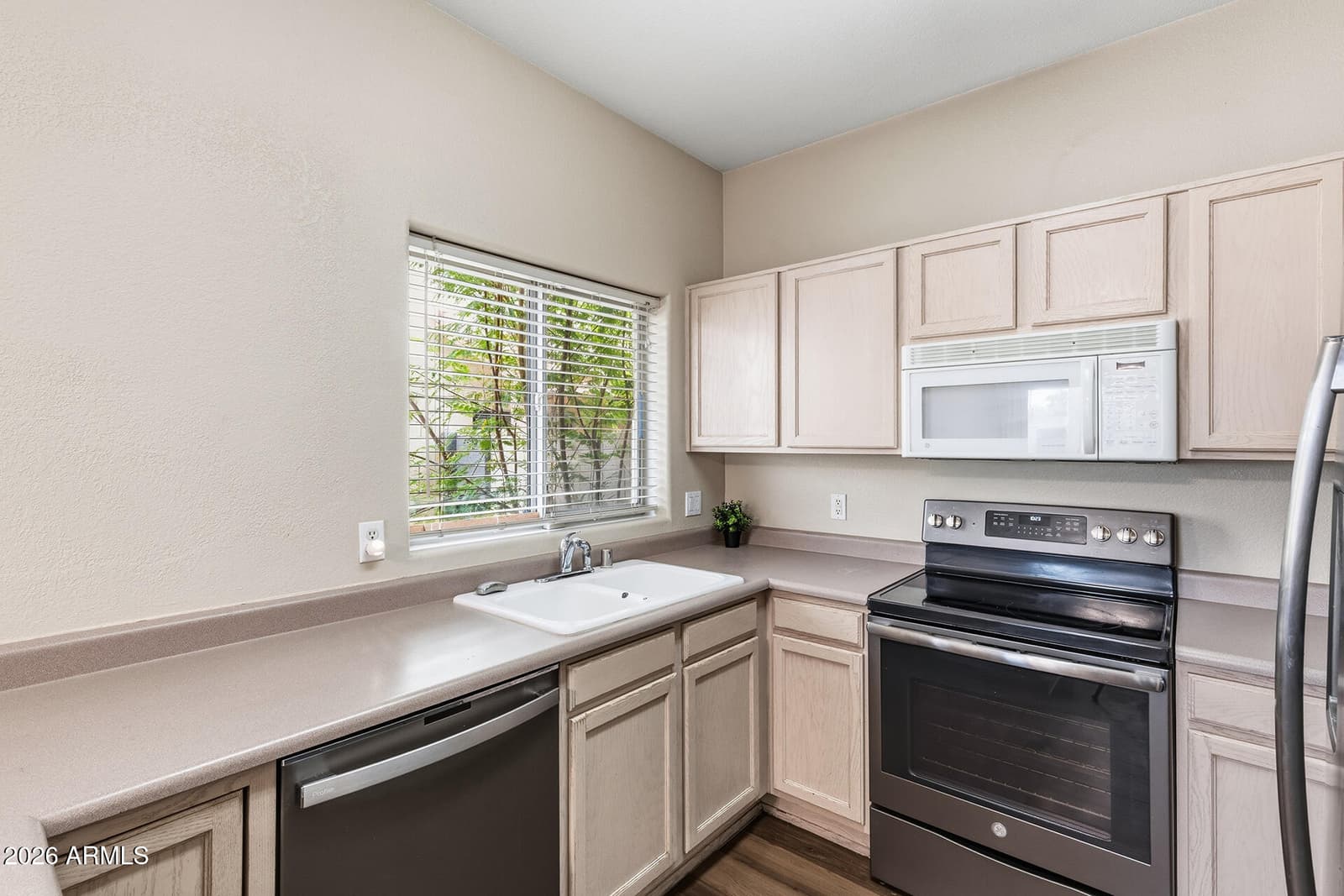 1018 W JANICE Drive, Tempe, AZ 85283 — photo 9 of 24