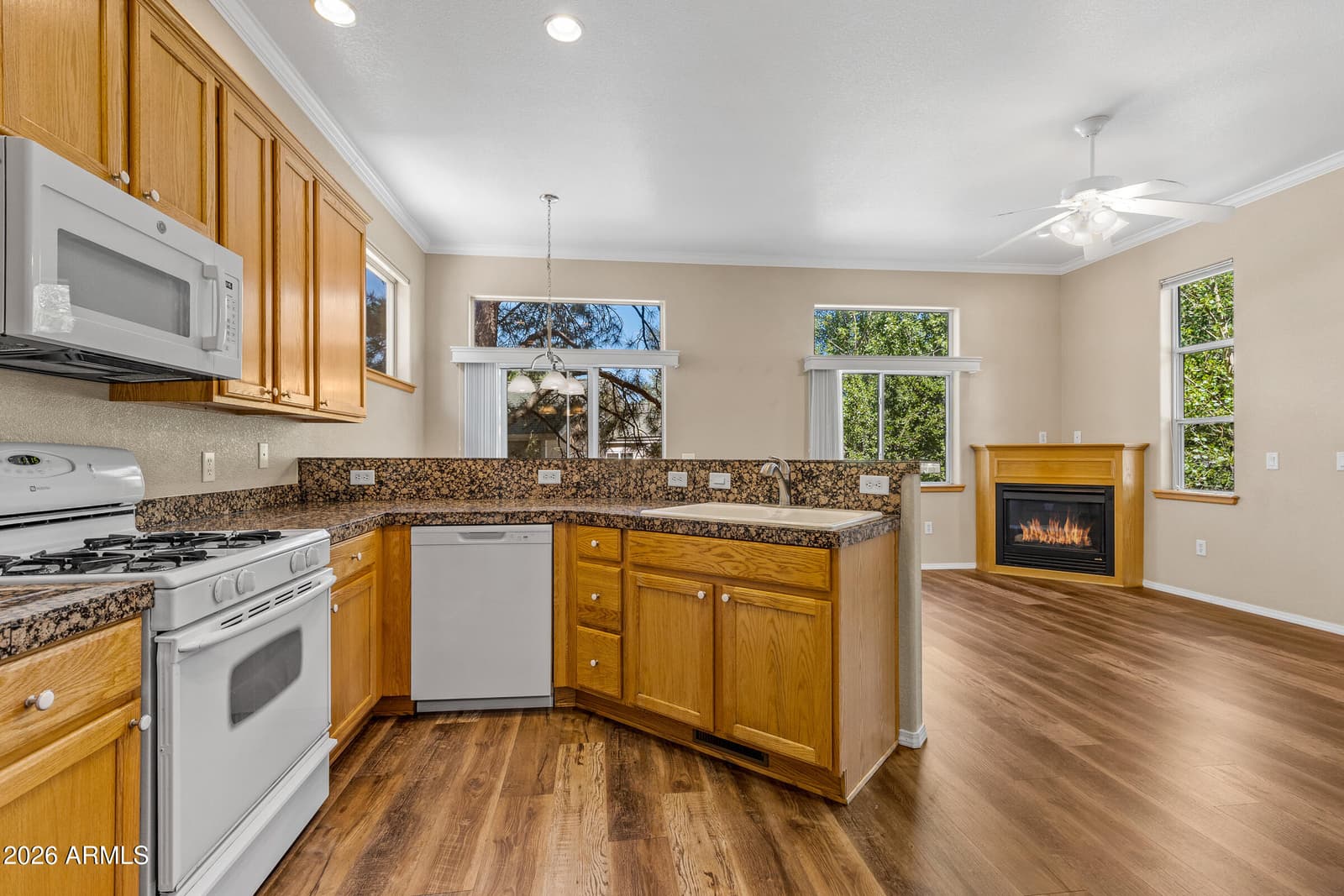 4450 E SAVANNAH Circle, Flagstaff, AZ 86004 — photo 8 of 34