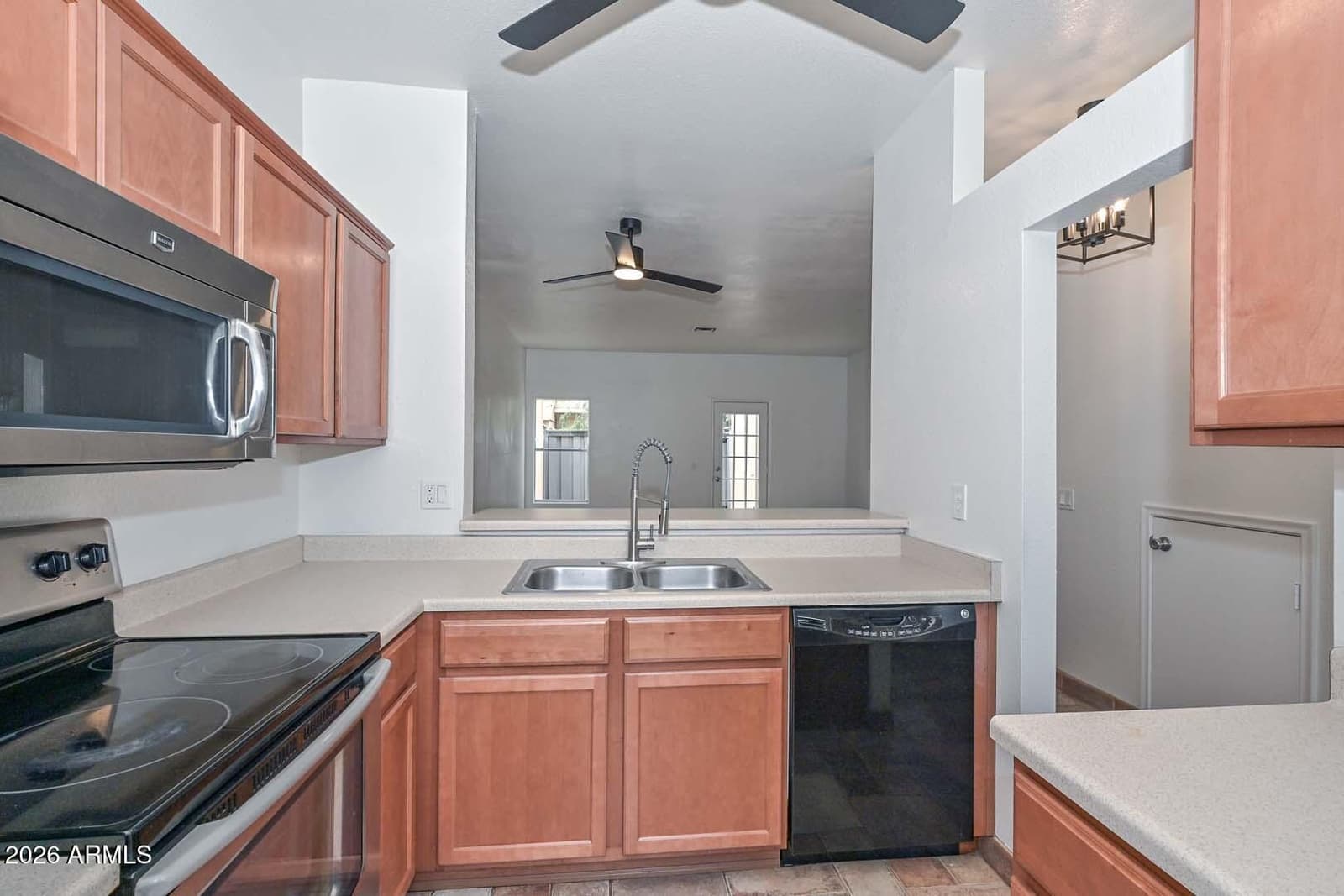 18837 N 34TH Drive 4, Phoenix, AZ 85027 — photo 4 of 35