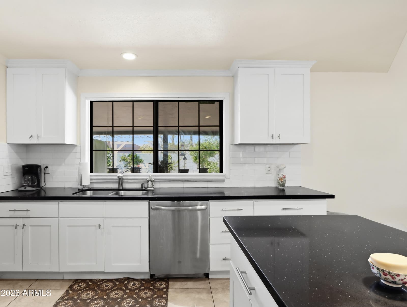 3048 E SIERRA Street, Phoenix, AZ 85028 — photo 9 of 33