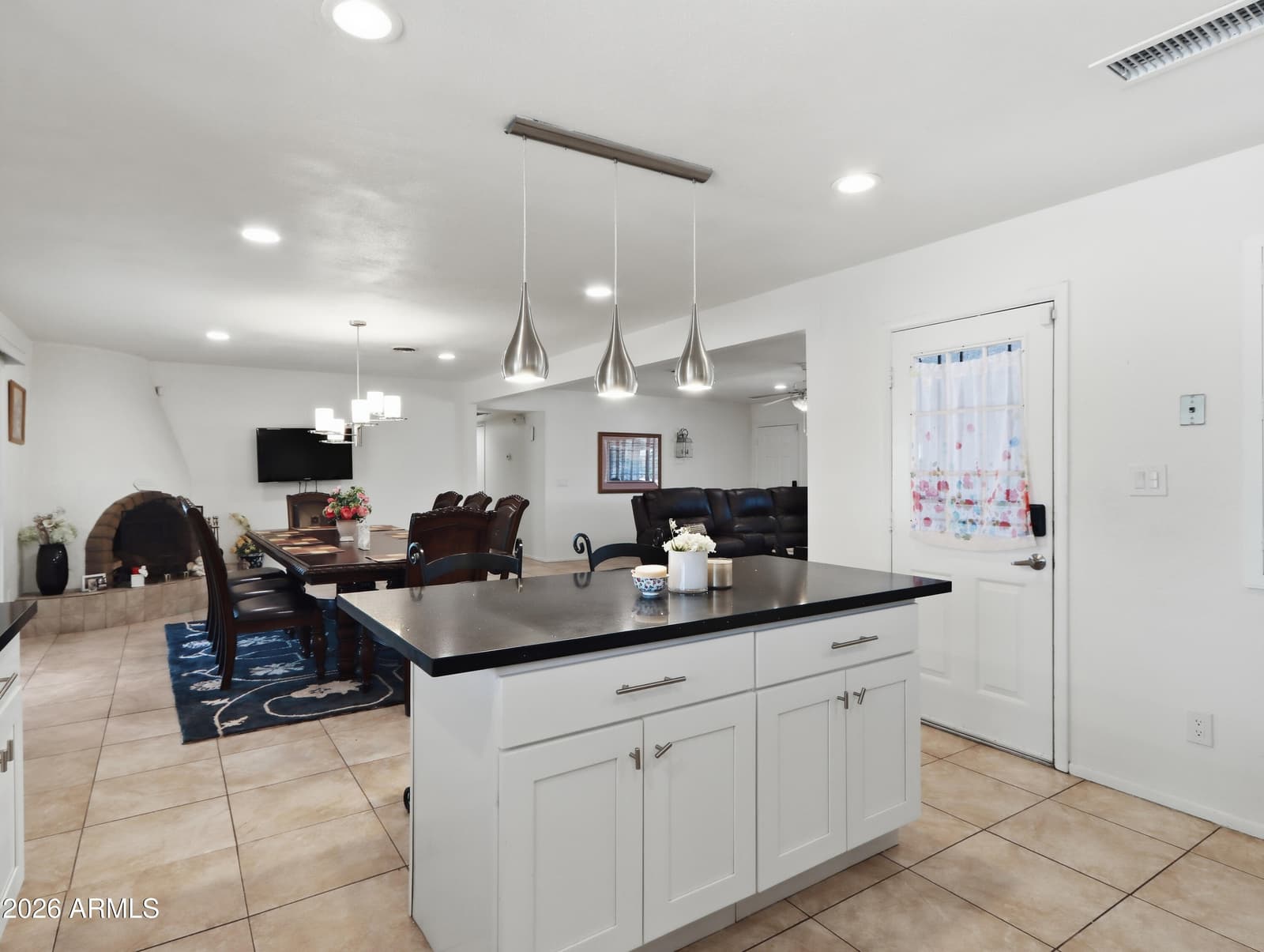 3048 E SIERRA Street, Phoenix, AZ 85028 — photo 11 of 33