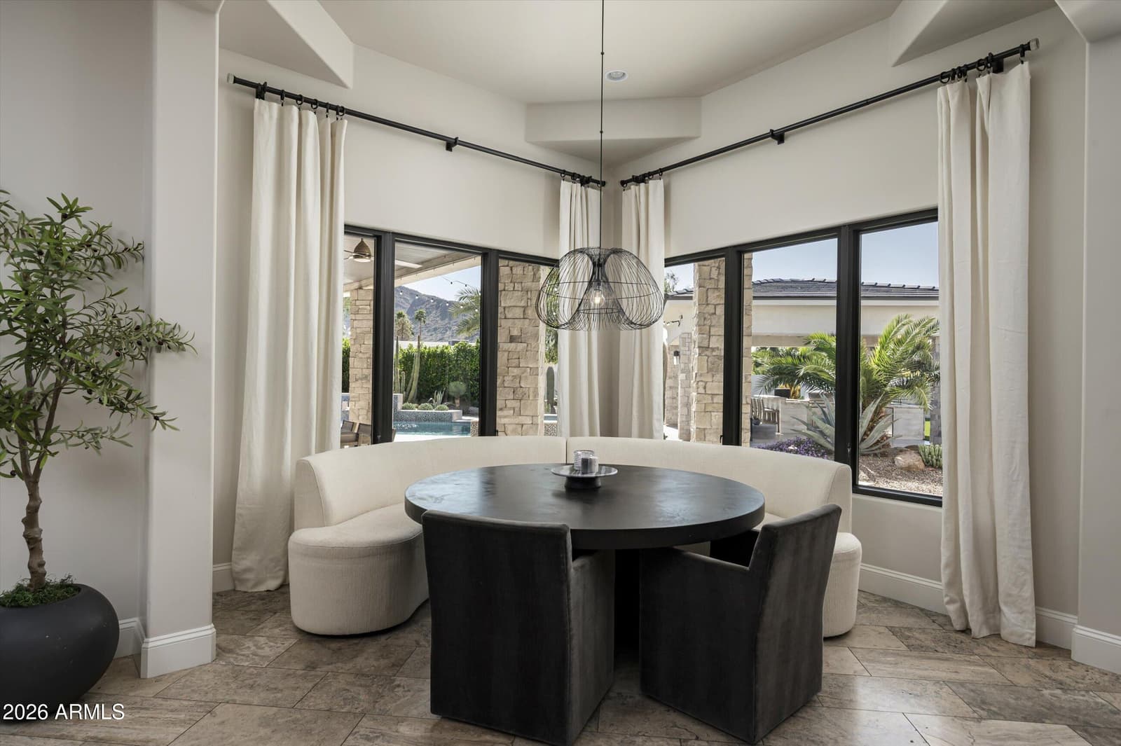 8700 N 55TH Place, Paradise Valley, AZ 85253 — photo 9 of 45