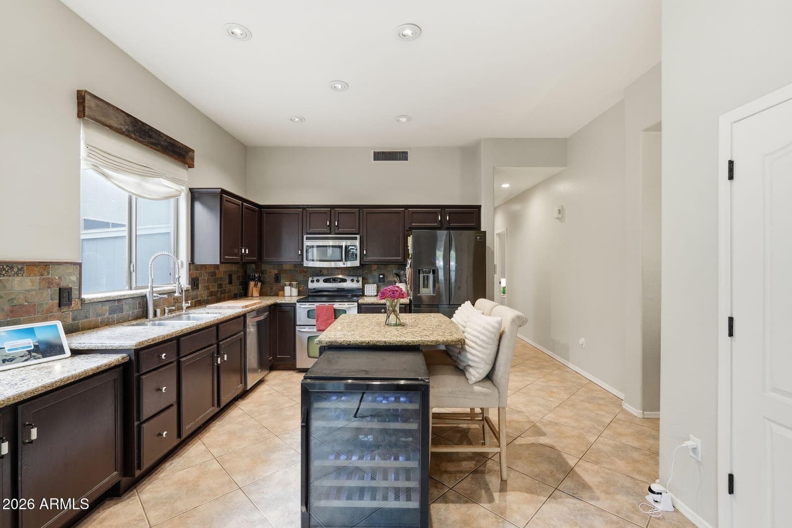 938 E Loma Vista Street, Gilbert, AZ 85295 — photo 4 of 23