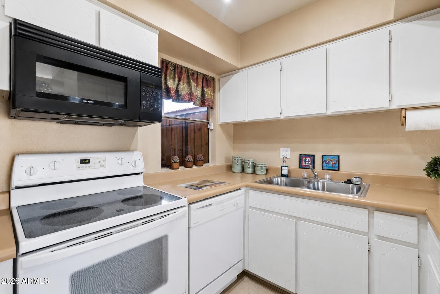 905 S Hacienda Drive, Tempe, AZ 85281 — photo 9 of 25