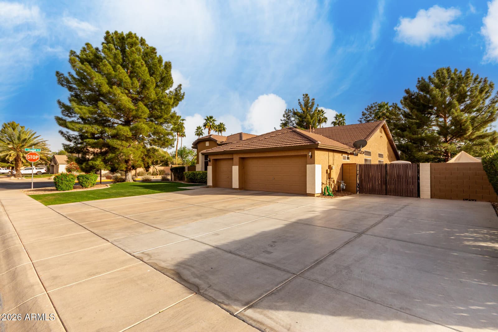 265 E LIBERTY Lane, Gilbert, AZ 85296 — photo 4 of 40