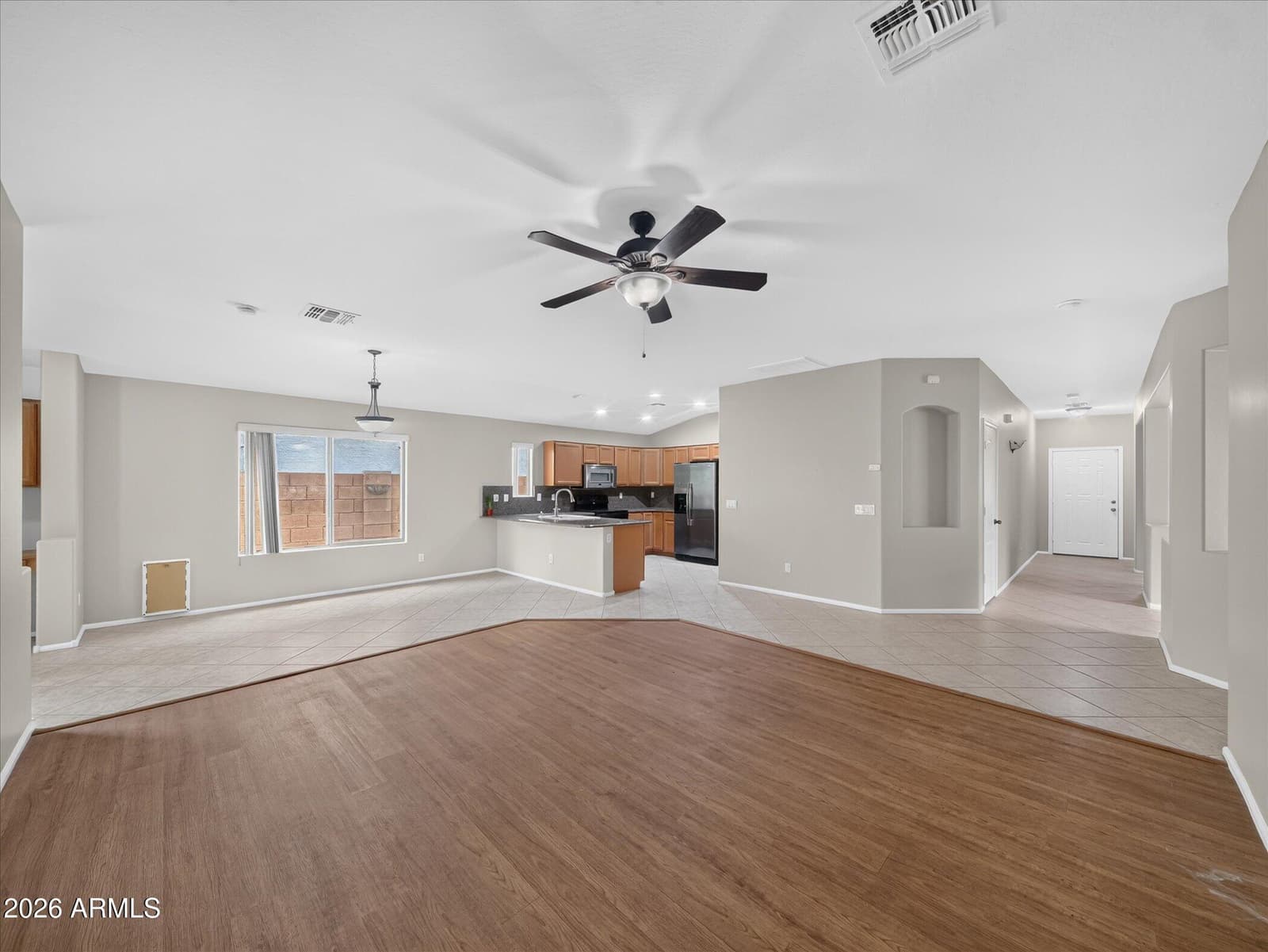633 E LESLIE Avenue, San Tan Valley, AZ 85140 — photo 7 of 36