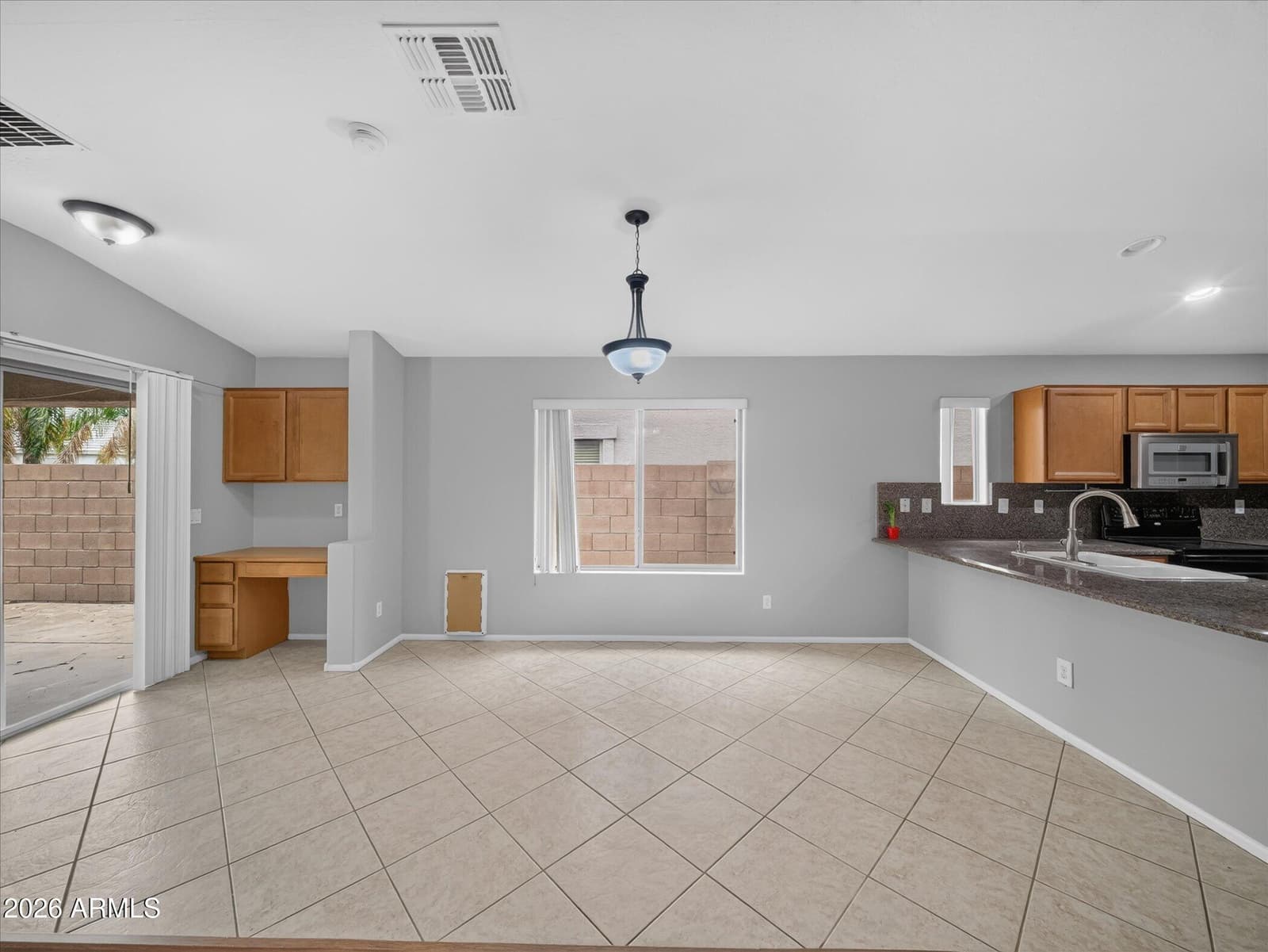 633 E LESLIE Avenue, San Tan Valley, AZ 85140 — photo 10 of 36