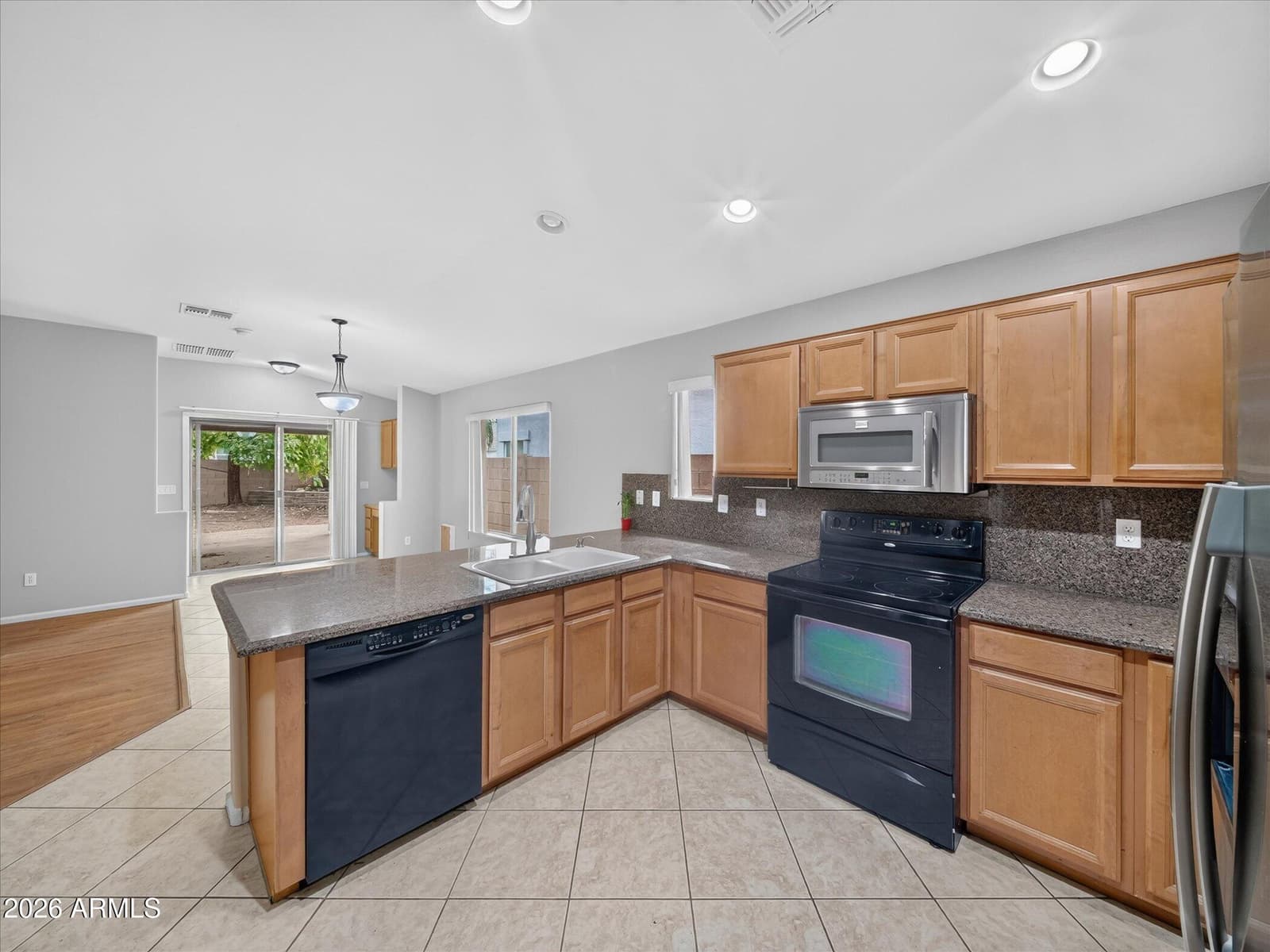 633 E LESLIE Avenue, San Tan Valley, AZ 85140 — photo 3 of 36