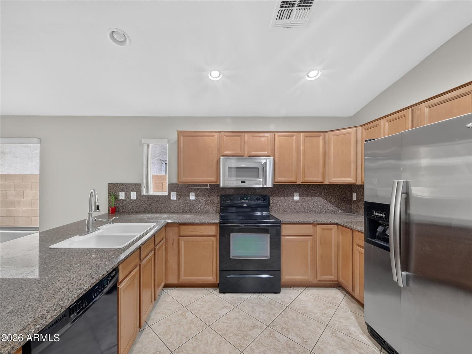633 E LESLIE Avenue, San Tan Valley, AZ 85140 — photo 4 of 36