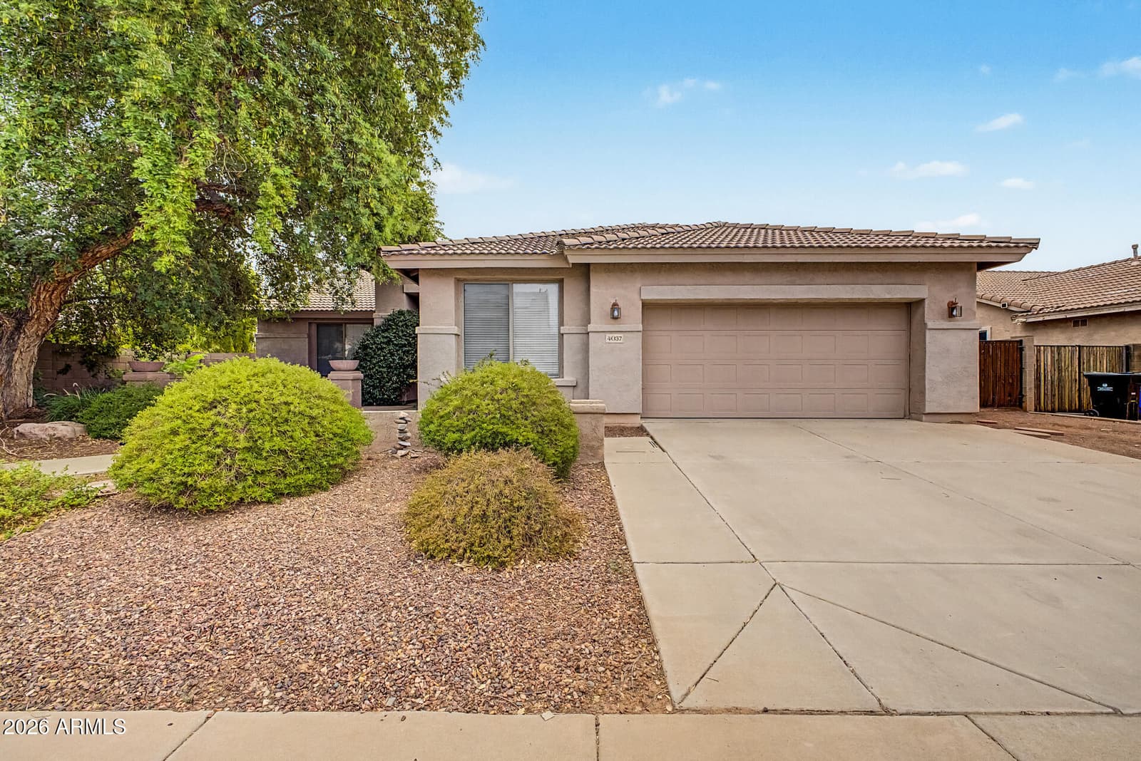 4037 W KELTON Avenue, Phoenix, AZ 85053 — photo 2 of 44