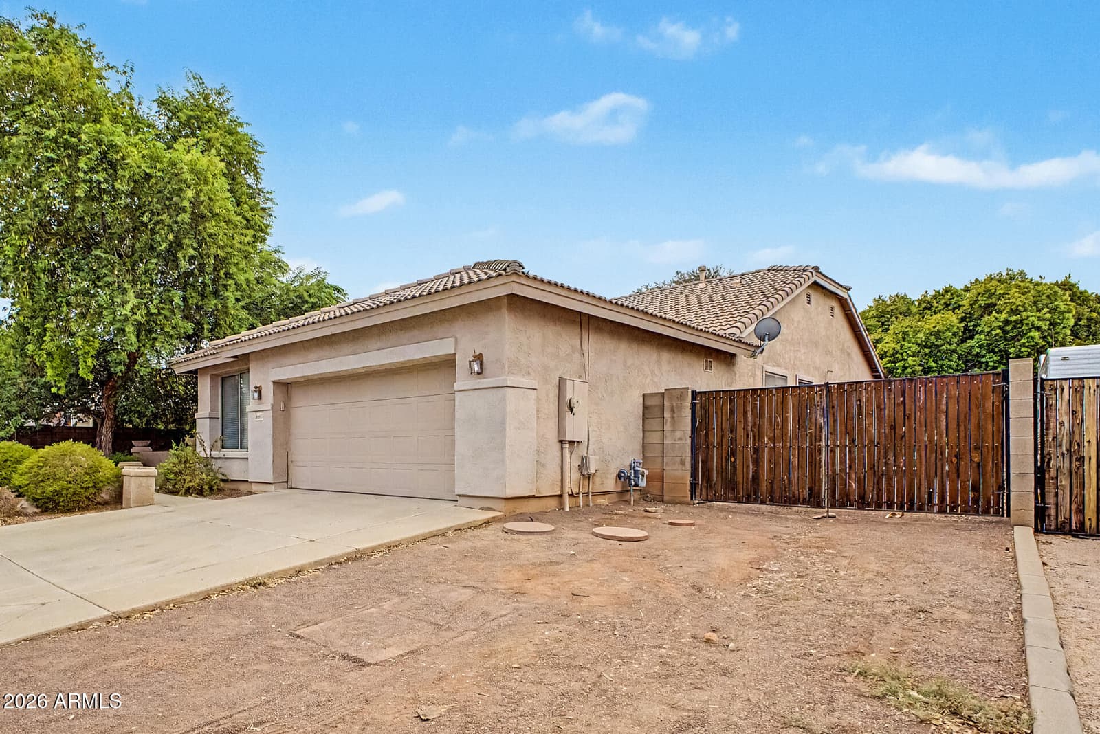 4037 W KELTON Avenue, Phoenix, AZ 85053 — photo 5 of 44