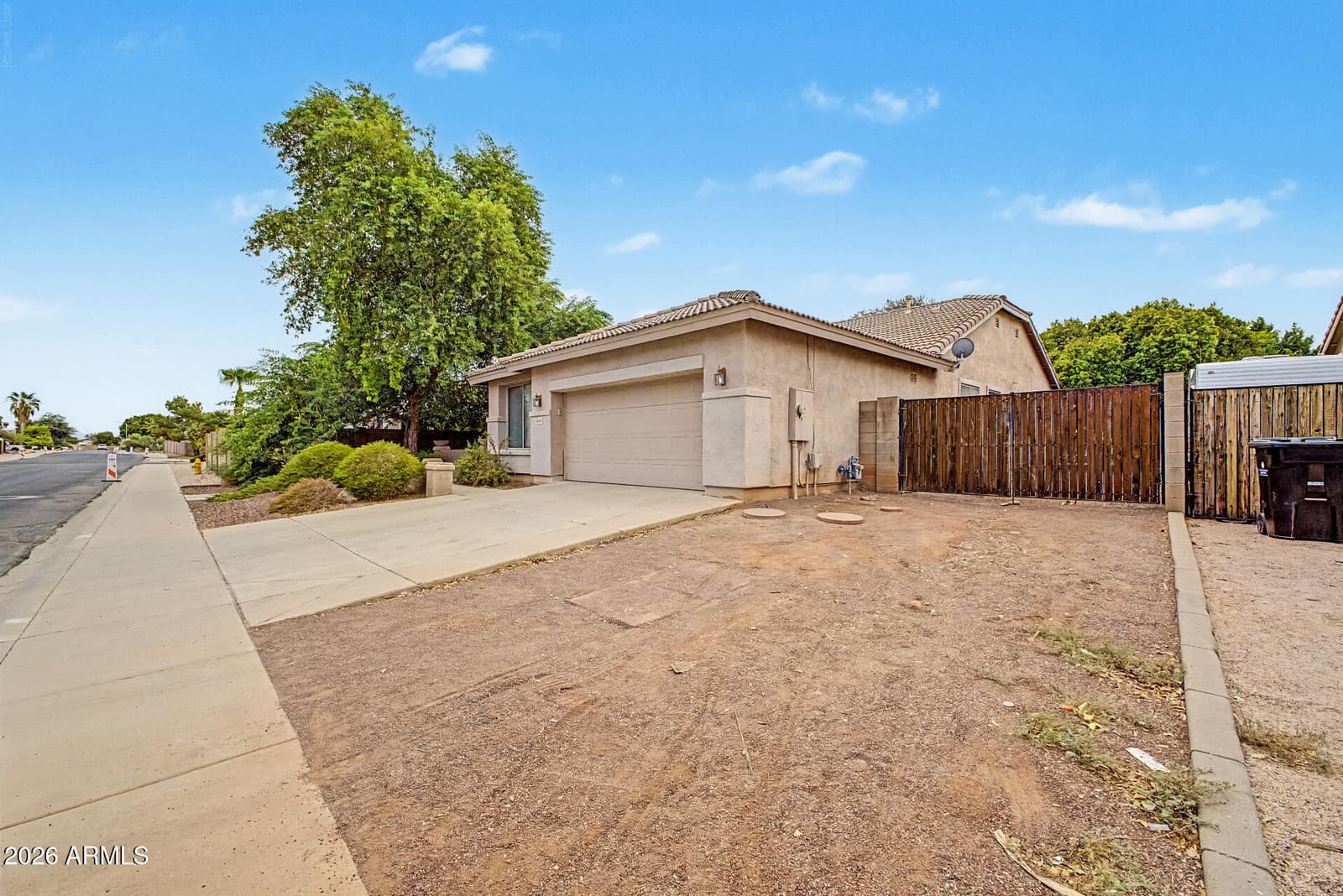 4037 W KELTON Avenue, Phoenix, AZ 85053 — photo 6 of 44