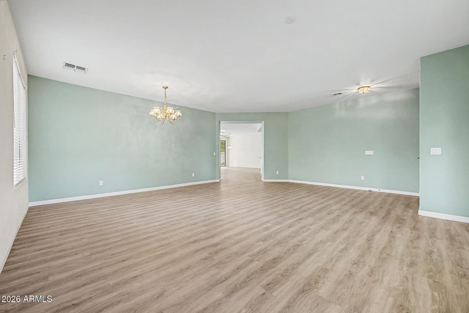 4037 W KELTON Avenue, Phoenix, AZ 85053 — photo 10 of 44