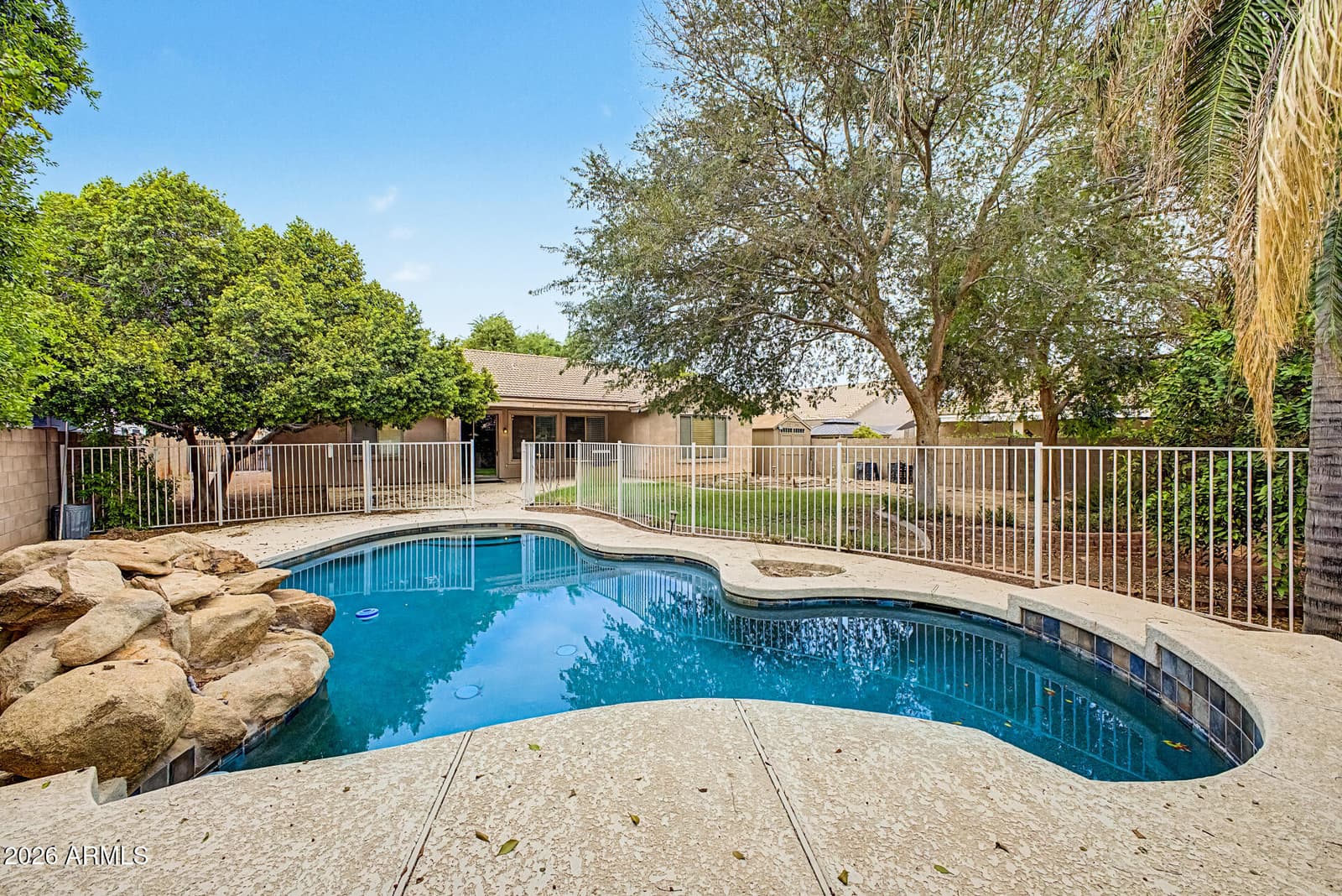 4037 W KELTON Avenue, Phoenix, AZ 85053 — photo 41 of 44