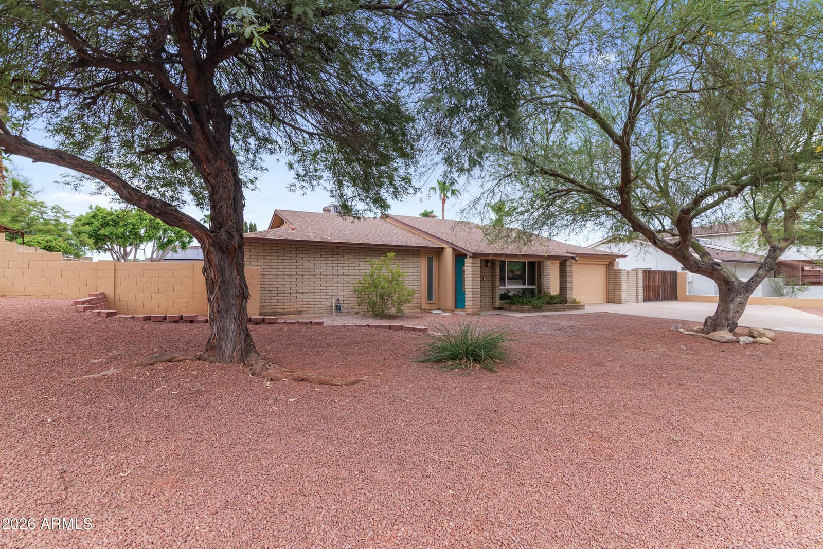 2338 E YUCCA Street, Phoenix, AZ 85028 — photo 4 of 49