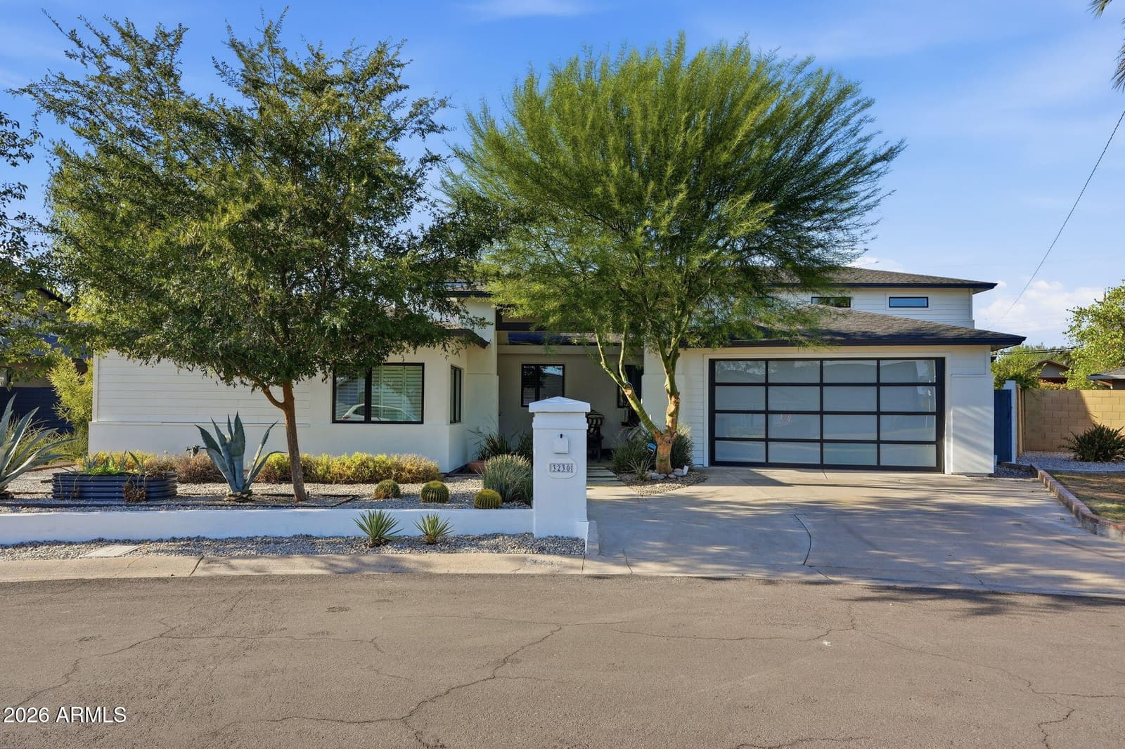 3230 E COLTER Street, Phoenix, AZ 85018 — photo 2 of 32