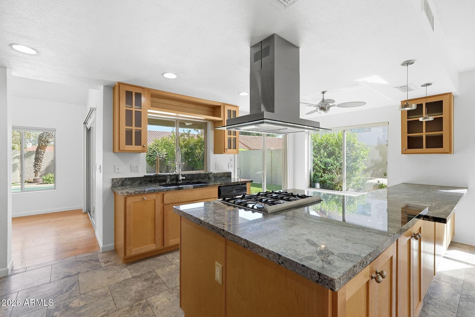 10587 E PALOMINO Road, Scottsdale, AZ 85258 — photo 14 of 38