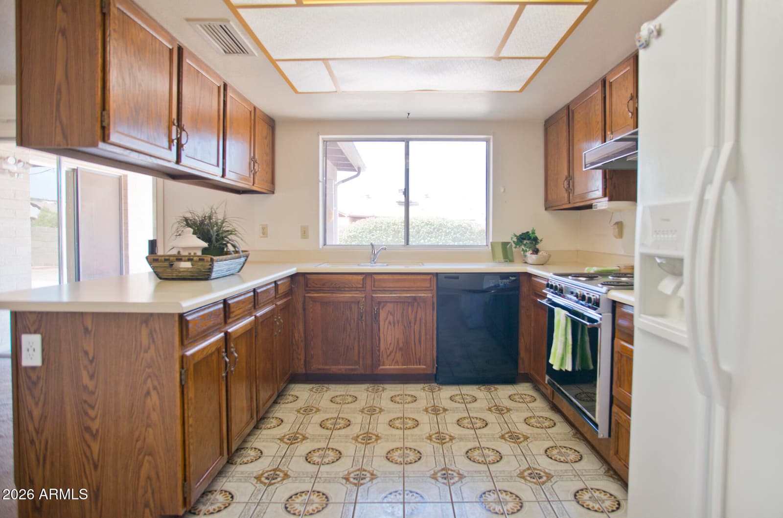 2204 W LOS ARBOLES Place, Chandler, AZ 85224 — photo 3 of 14
