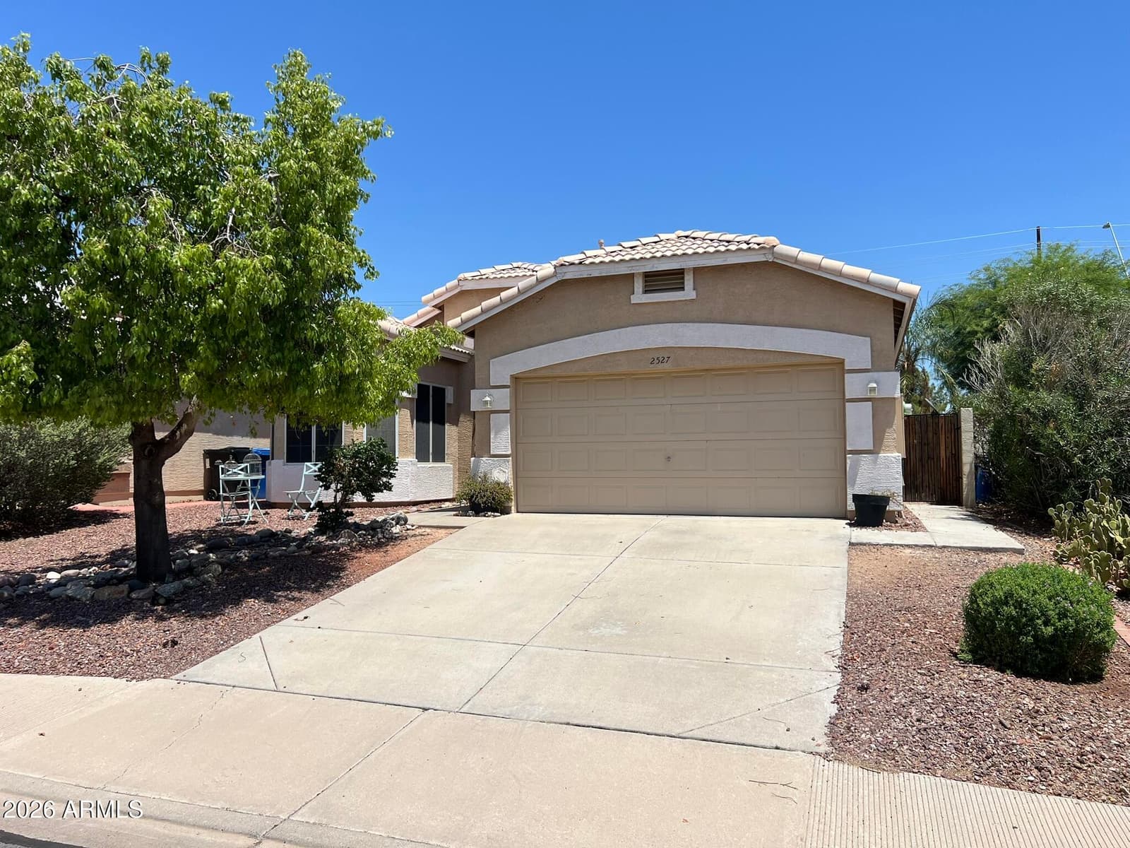 2527 N SILVERADO, Mesa, AZ 85215 — photo 1 of 34