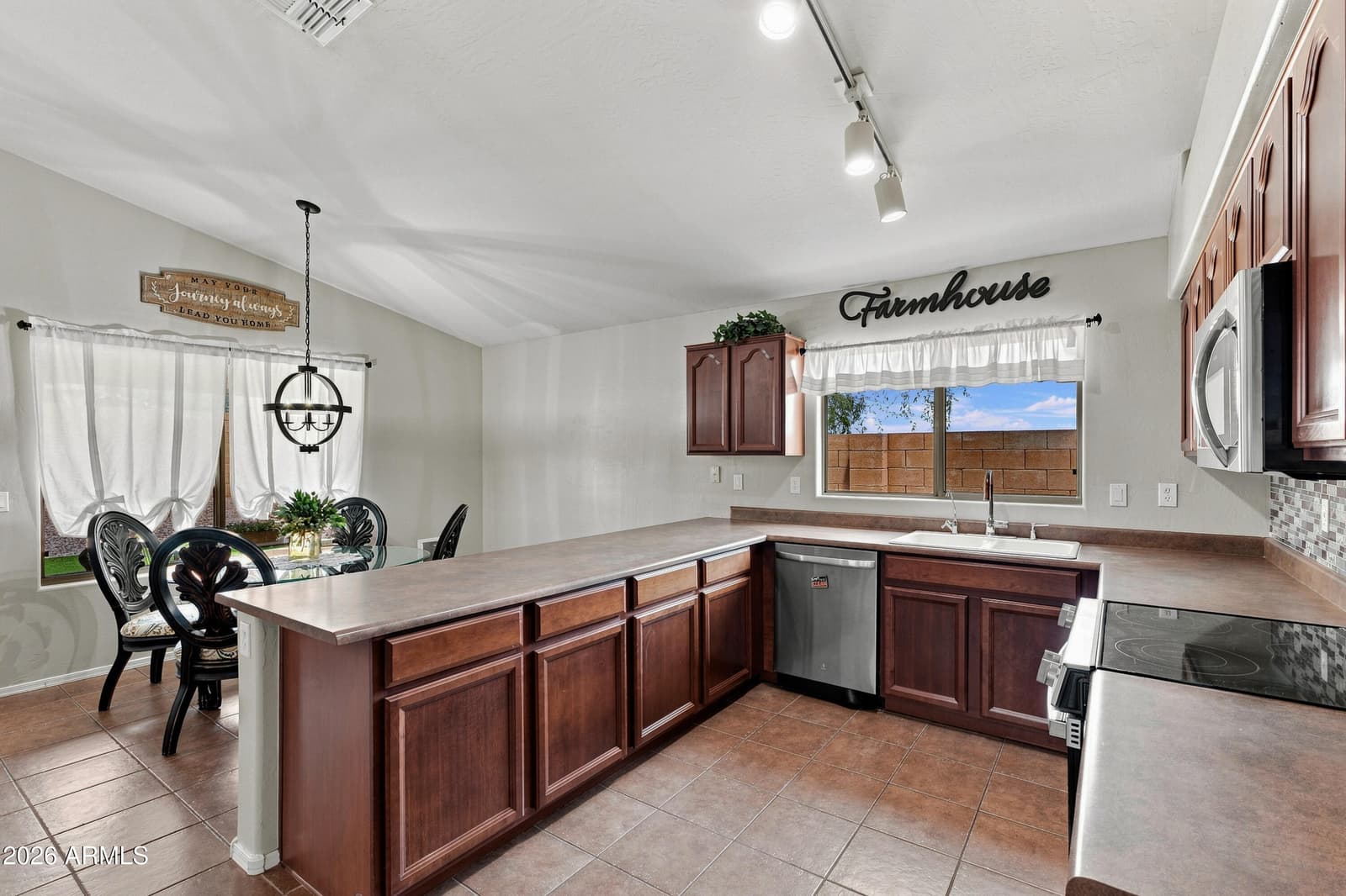 25510 W PIONEER Street, Buckeye, AZ 85326 — photo 10 of 37