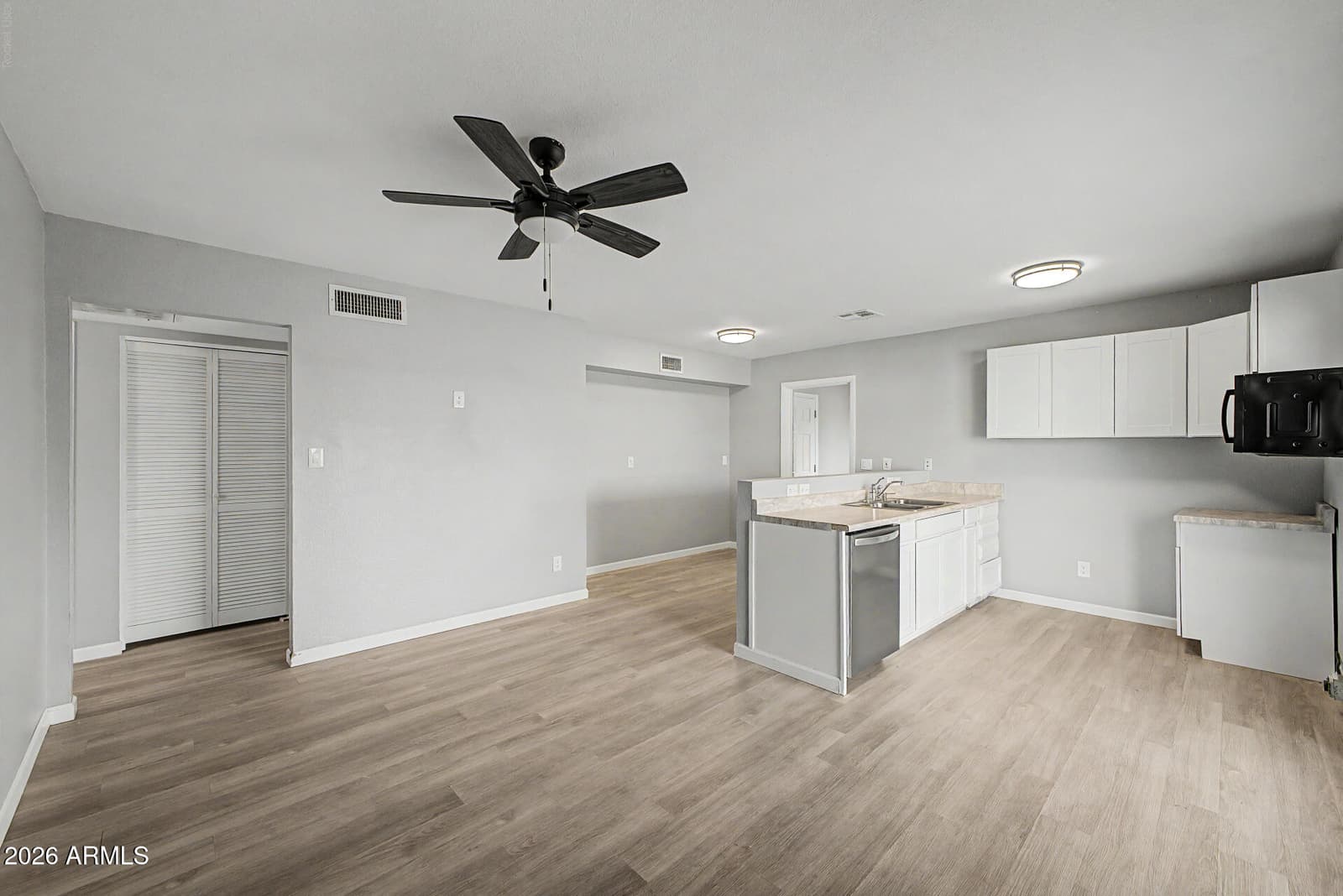 545 S GLENNWOOD Circle, Mesa, AZ 85204 — photo 12 of 33