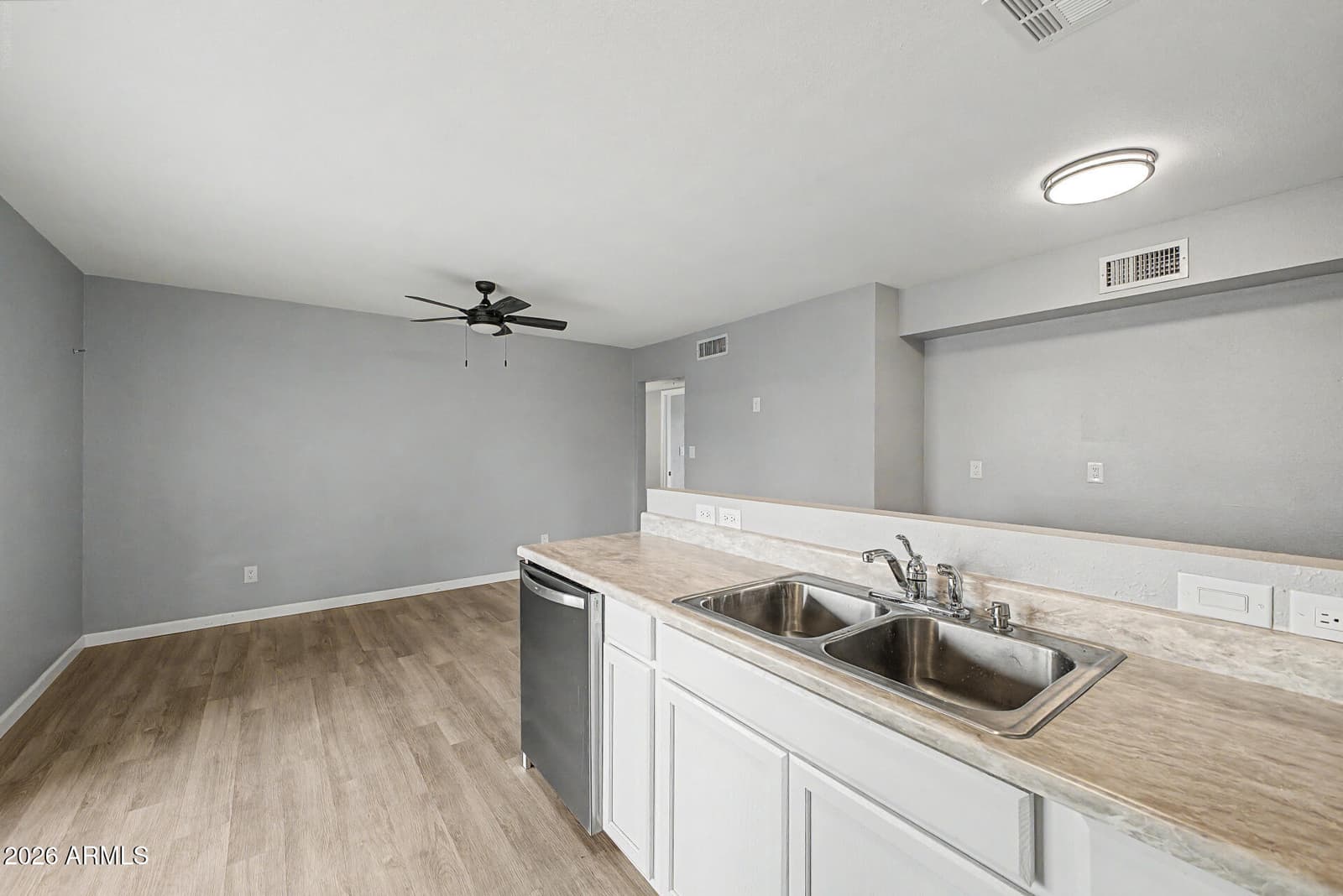 545 S GLENNWOOD Circle, Mesa, AZ 85204 — photo 13 of 33