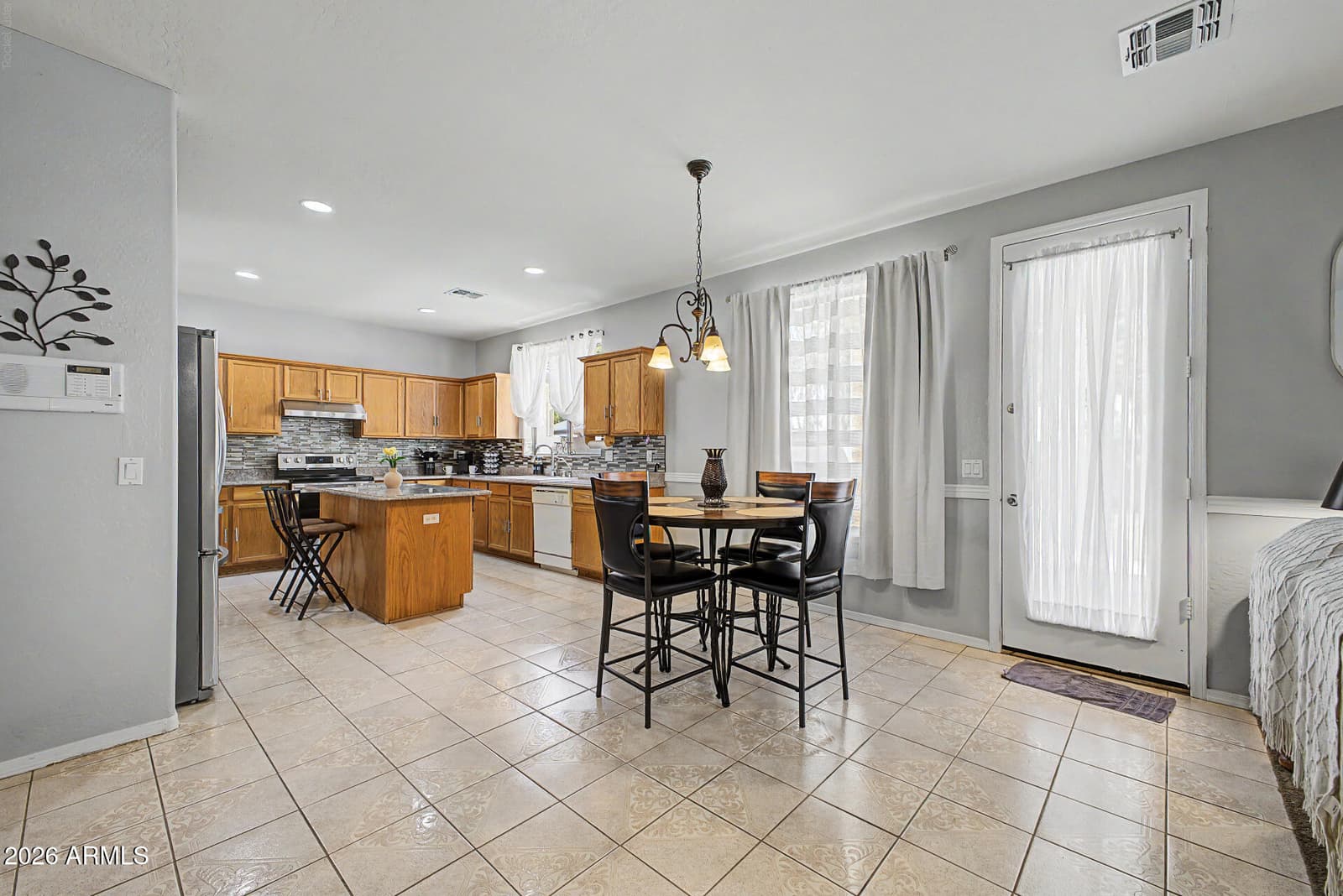 13228 W STELLA Lane, Litchfield Park, AZ 85340 — photo 11 of 40