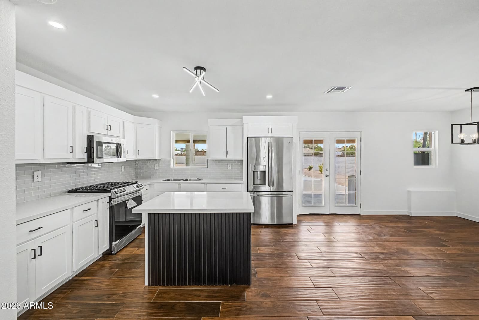 2327 E VICTORY Drive, Tempe, AZ 85288 — photo 9 of 25