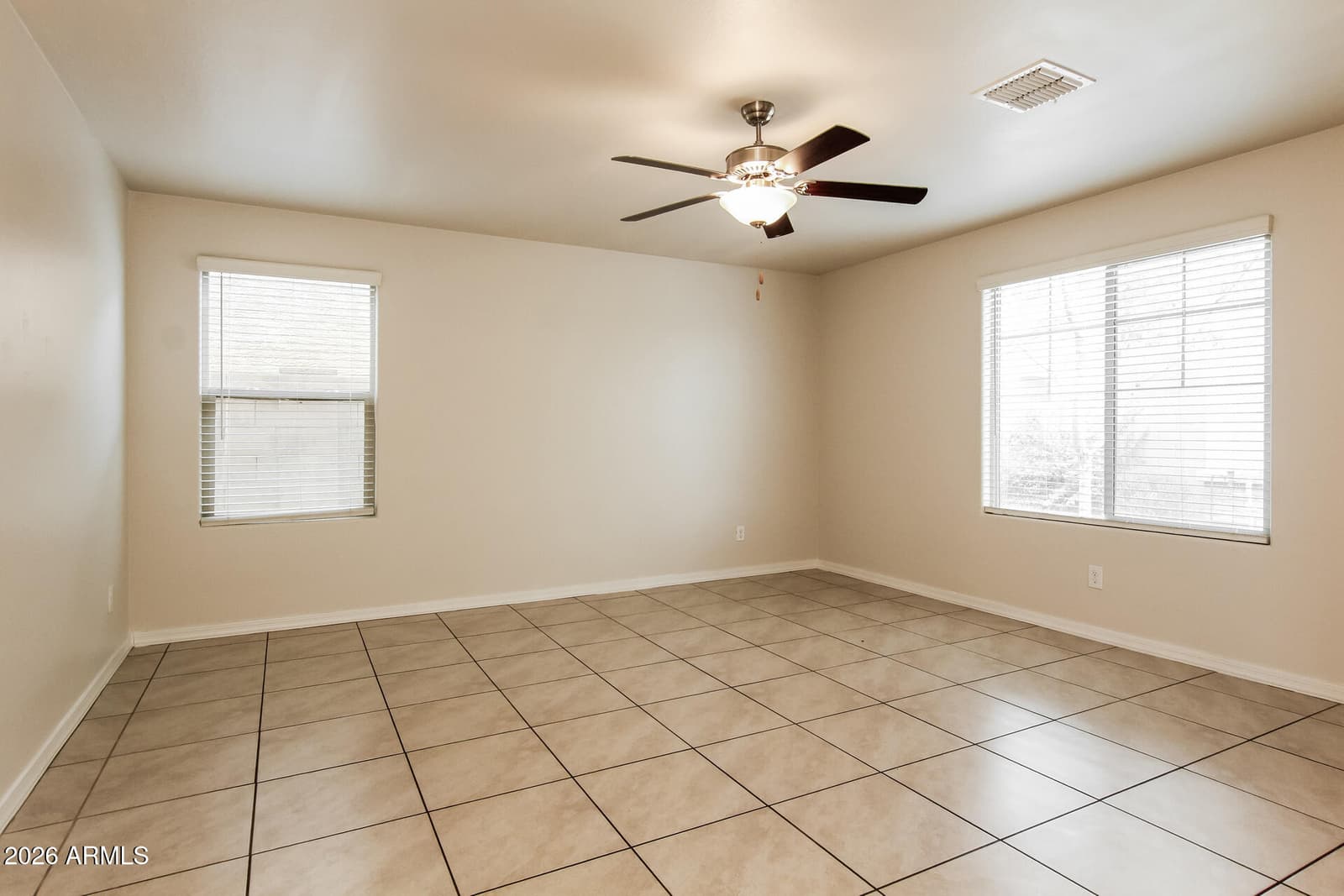 8235 W ODEUM Lane, Phoenix, AZ 85043 — photo 6 of 27