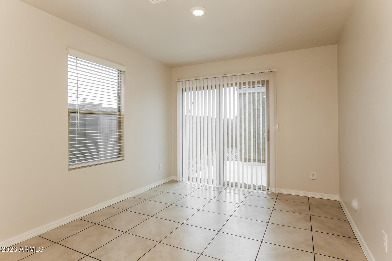 8235 W ODEUM Lane, Phoenix, AZ 85043 — photo 9 of 27