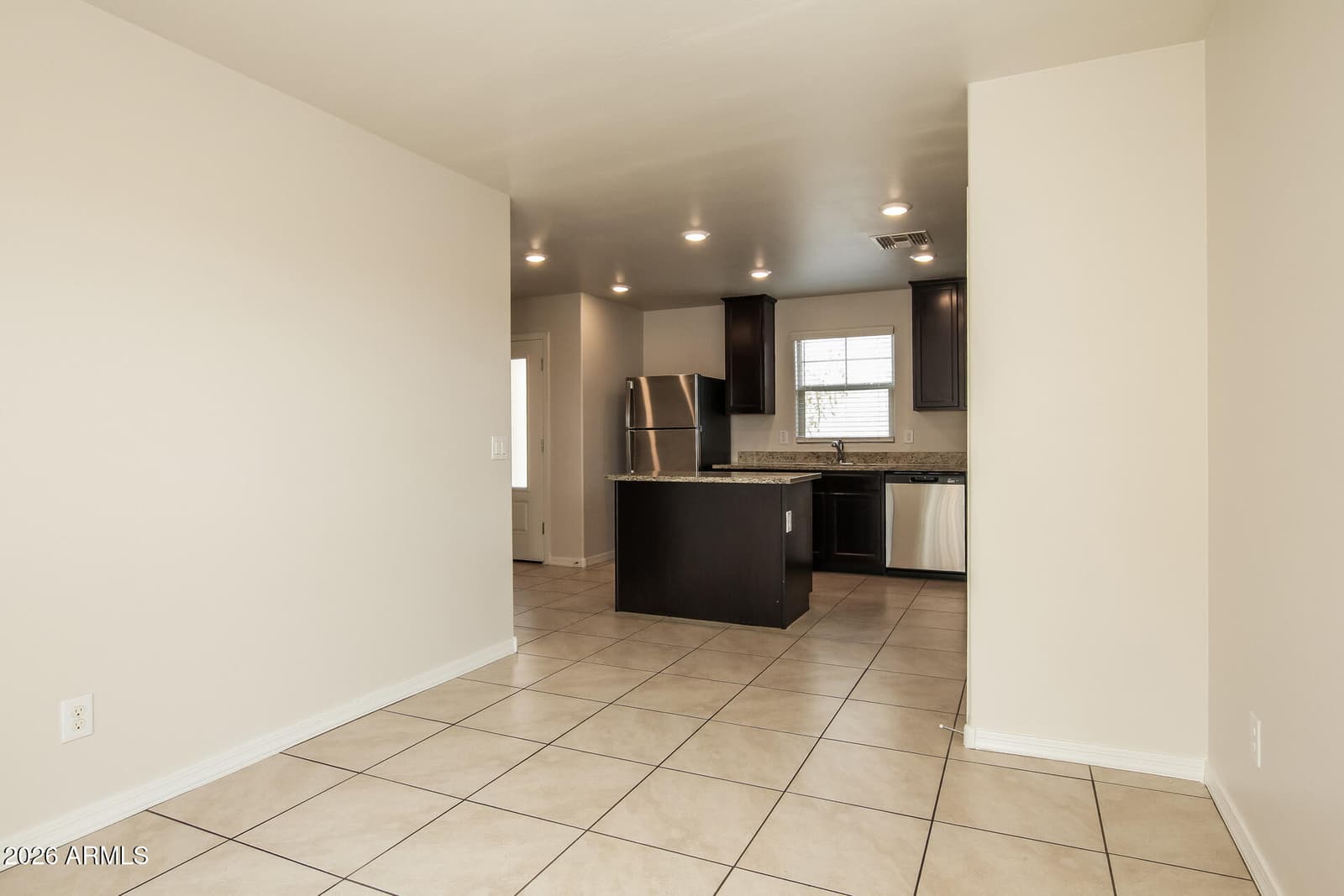 8235 W ODEUM Lane, Phoenix, AZ 85043 — photo 10 of 27