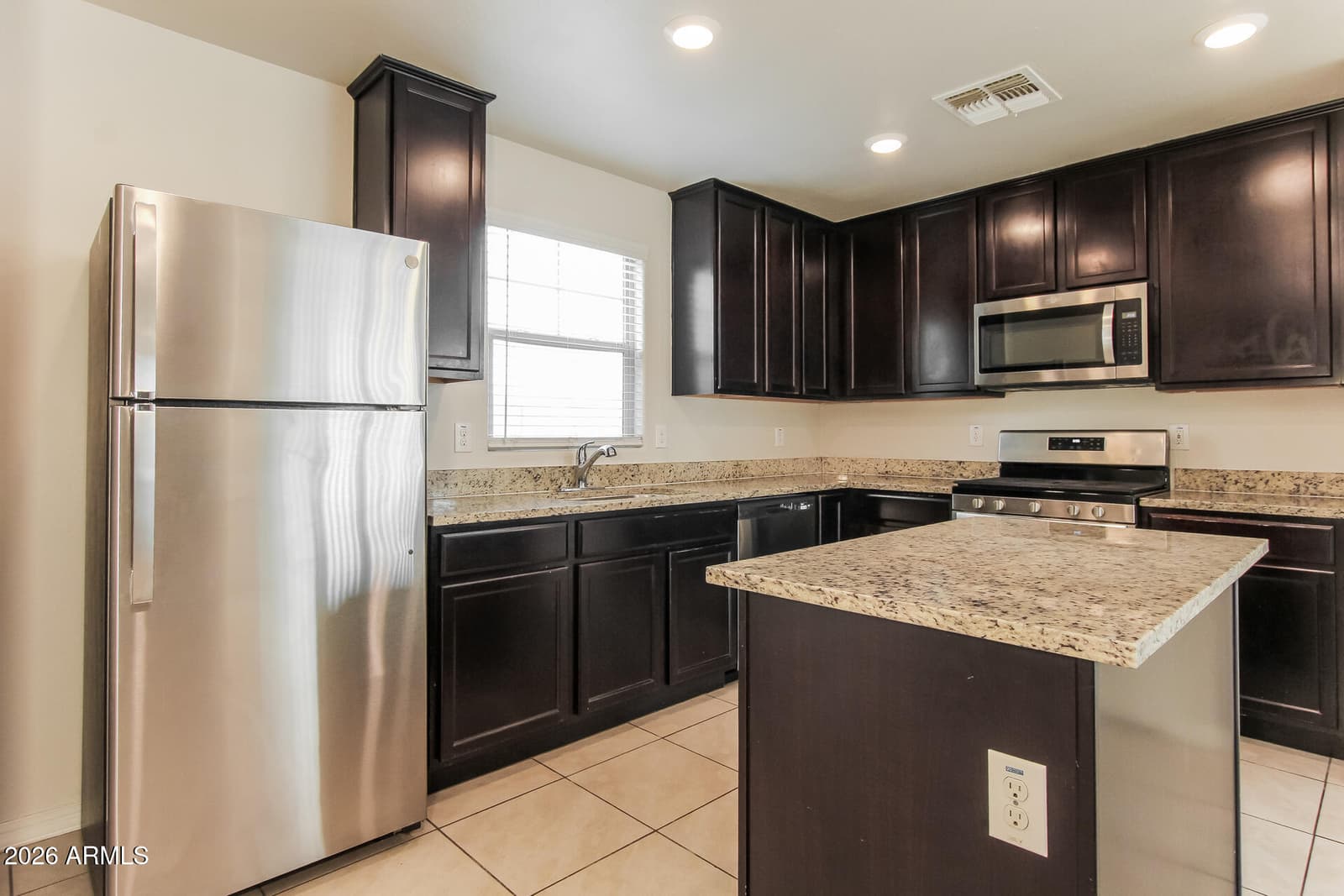 8235 W ODEUM Lane, Phoenix, AZ 85043 — photo 12 of 27