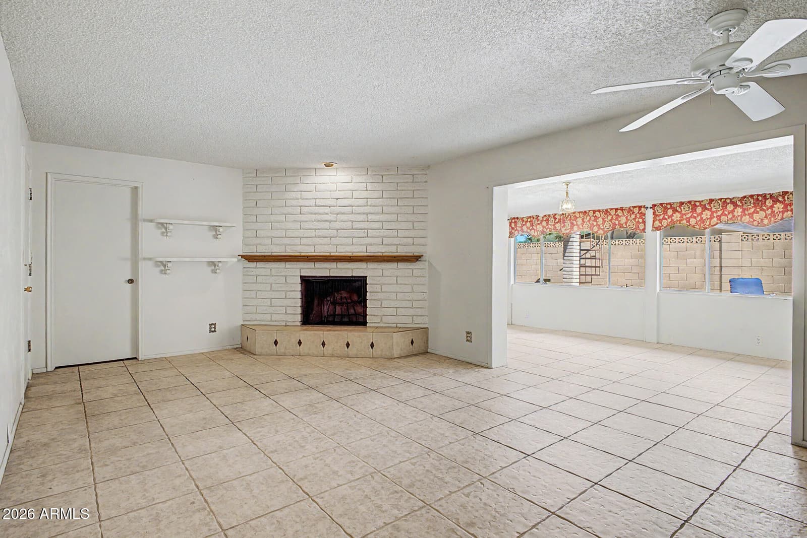2302 E LINCOLN Circle, Phoenix, AZ 85016 — photo 10 of 36