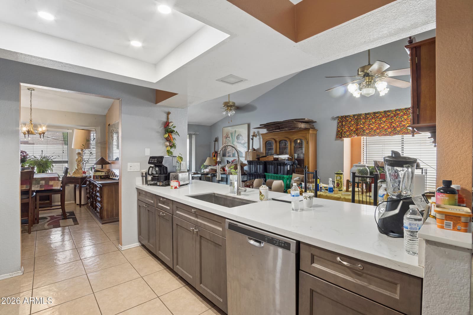 5138 W DIANA Avenue, Glendale, AZ 85302 — photo 10 of 40