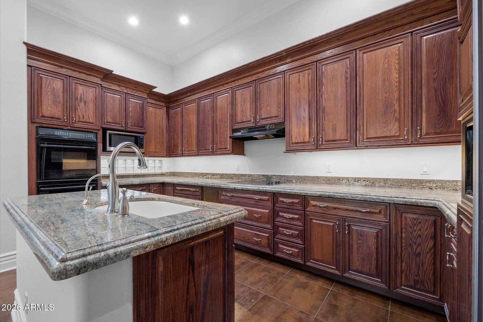 7436 E TUCKEY Lane, Scottsdale, AZ 85250 — photo 13 of 36