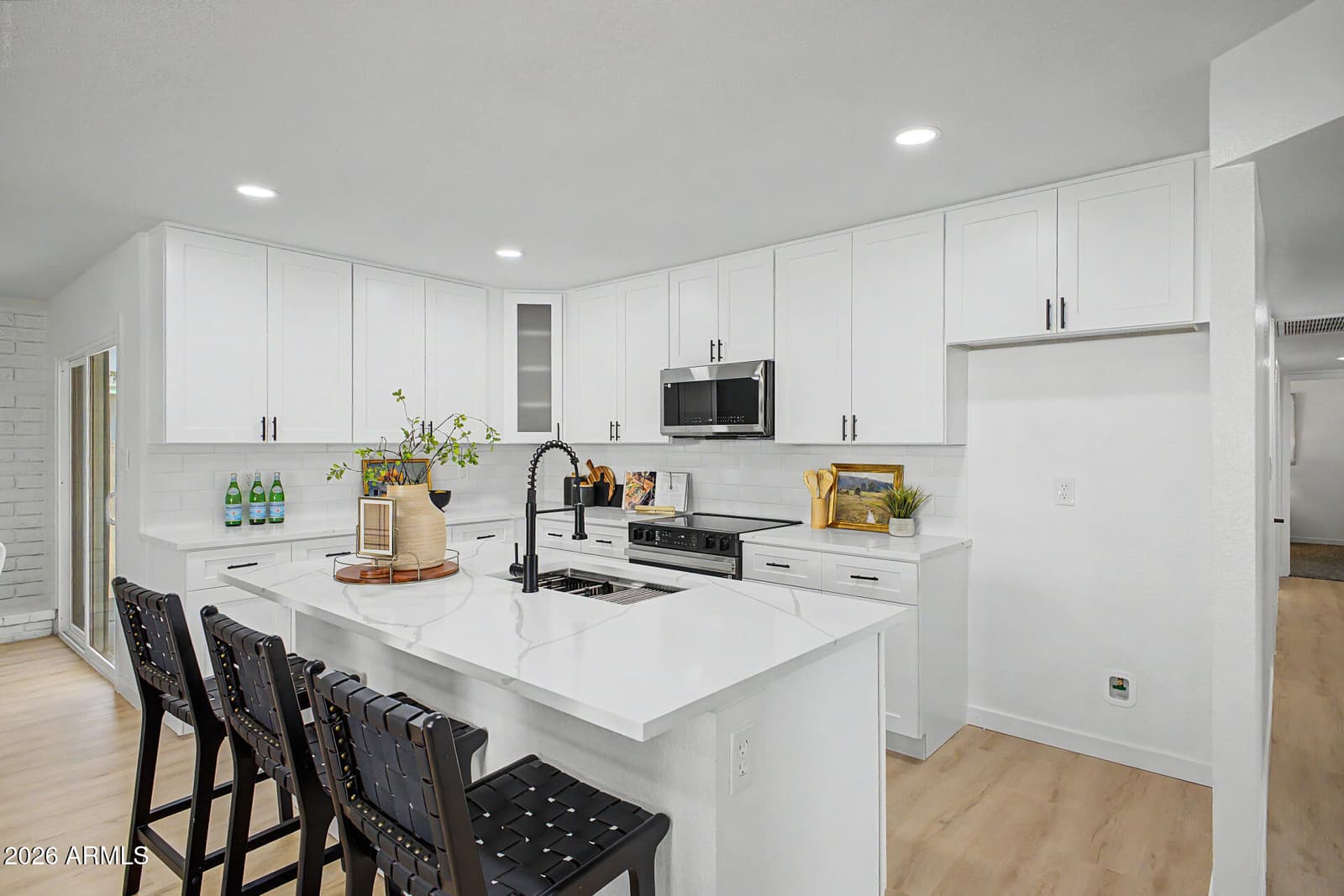 5343 S HAZELTON Lane, Tempe, AZ 85283 — photo 10 of 35
