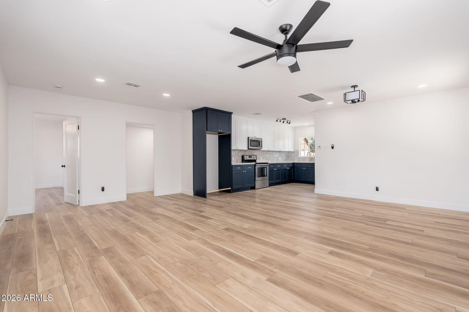 6329 W OCOTILLO Road, Glendale, AZ 85301 — photo 4 of 29