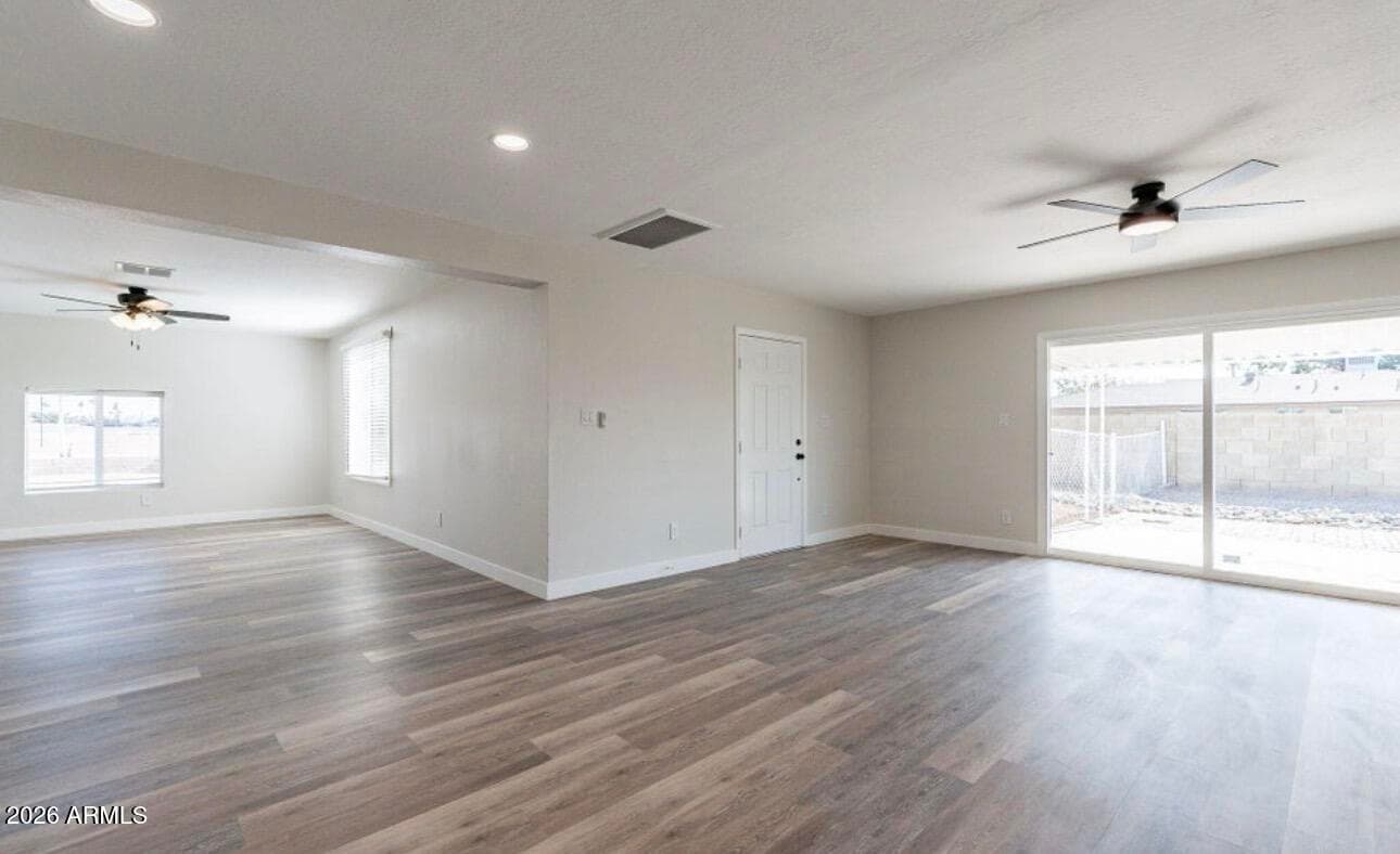 8304 N 55th Avenue, Glendale, AZ 85302 — photo 3 of 21
