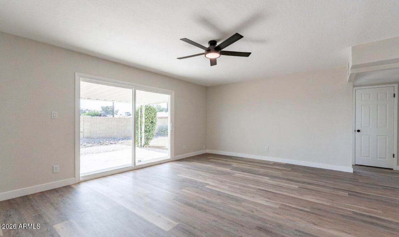 8304 N 55th Avenue, Glendale, AZ 85302 — photo 7 of 21