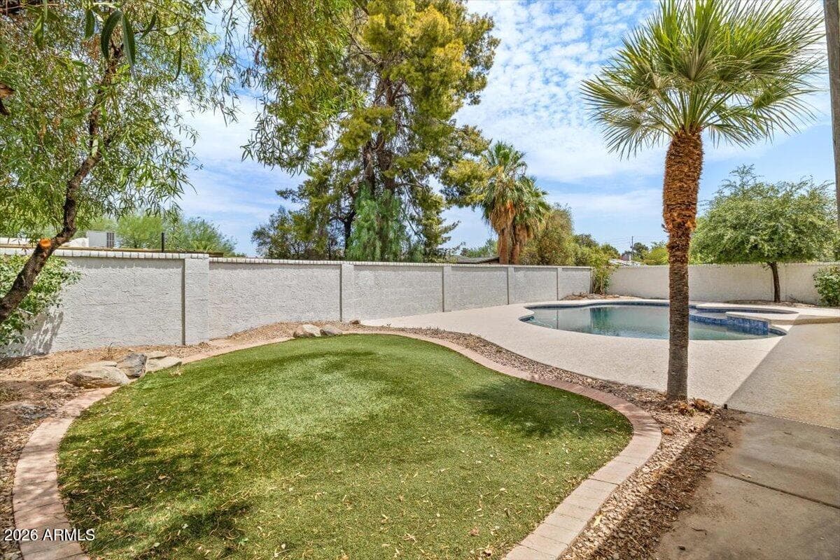 3926 E LAUREL Lane, Phoenix, AZ 85028 — photo 28 of 29