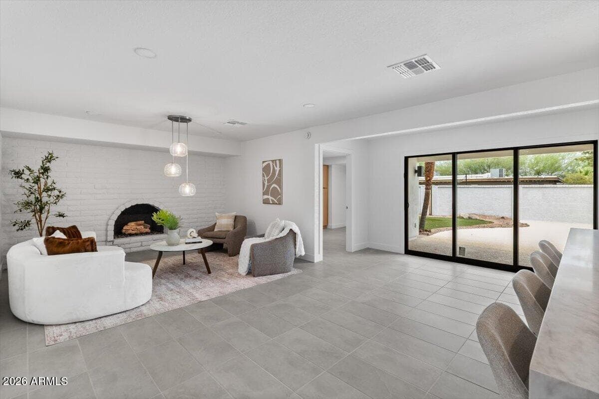 3926 E LAUREL Lane, Phoenix, AZ 85028 — photo 10 of 29