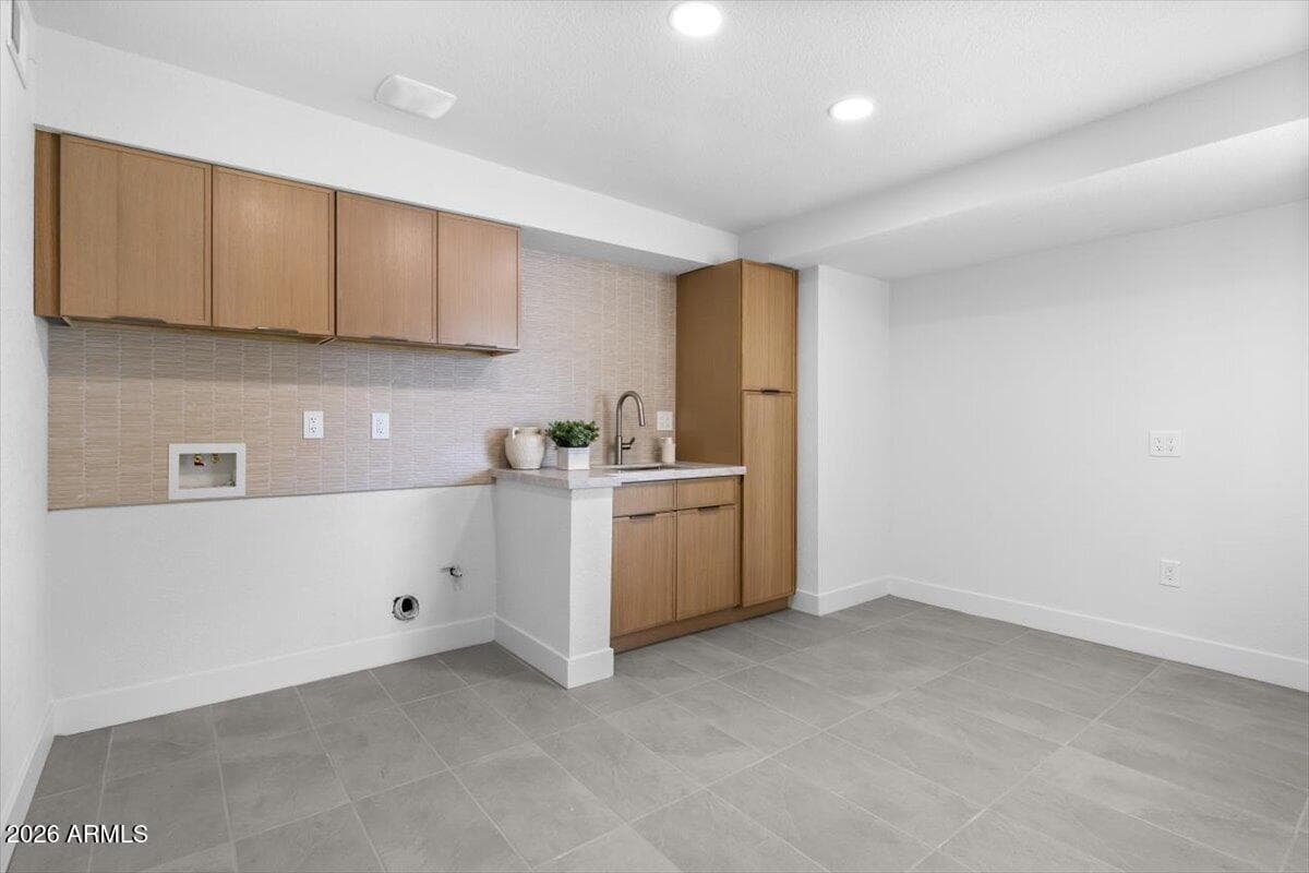 3926 E LAUREL Lane, Phoenix, AZ 85028 — photo 13 of 29