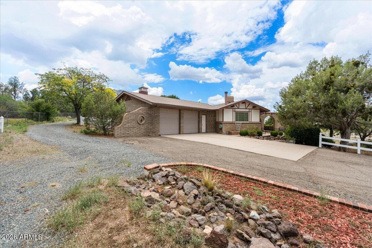 6860 N QUAIL VIEW Lane, Prescott, AZ 86305 — photo 2 of 36