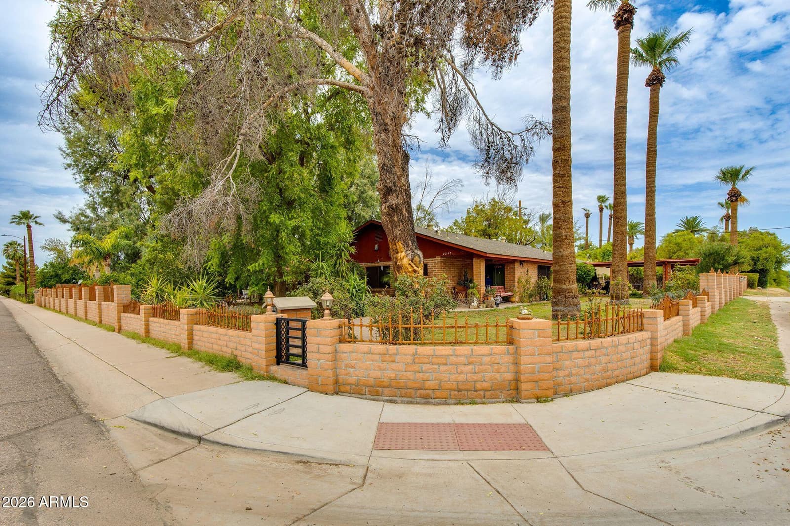 2240 E Whitton Avenue, Phoenix, AZ 85016 — photo 1 of 27