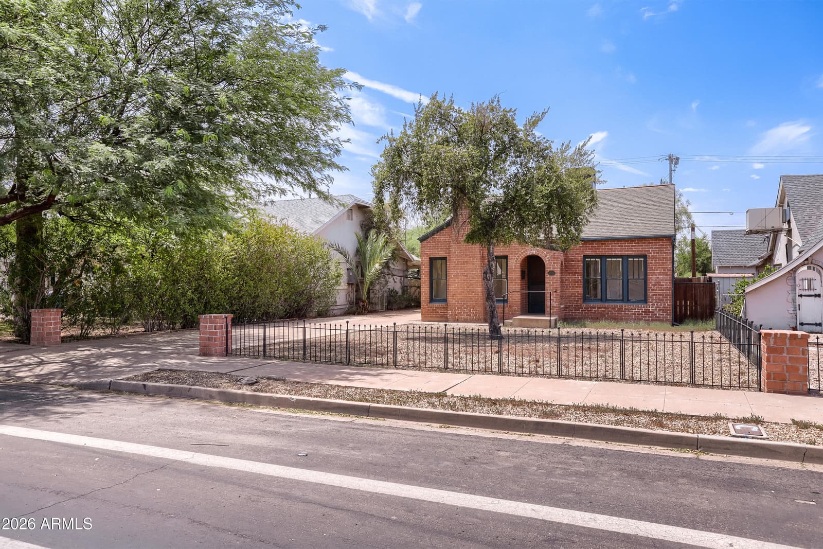 2042 N 12TH Street, Phoenix, AZ 85006 — photo 3 of 22