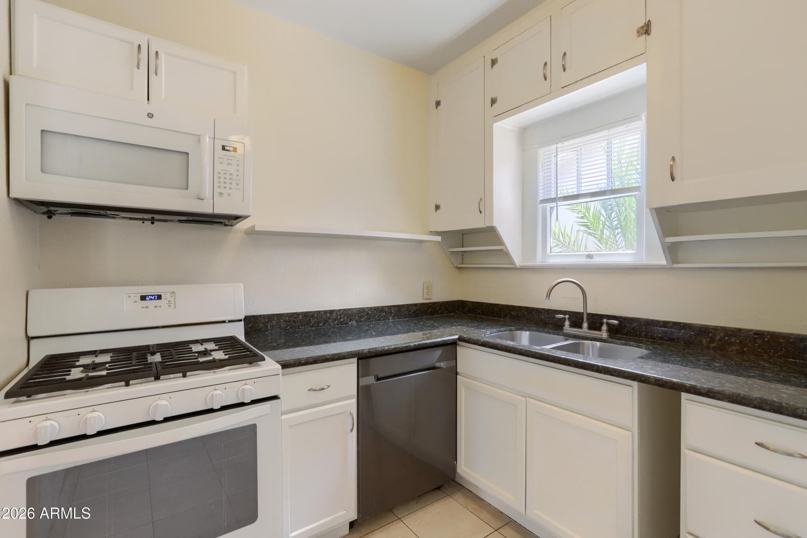 2042 N 12TH Street, Phoenix, AZ 85006 — photo 10 of 22