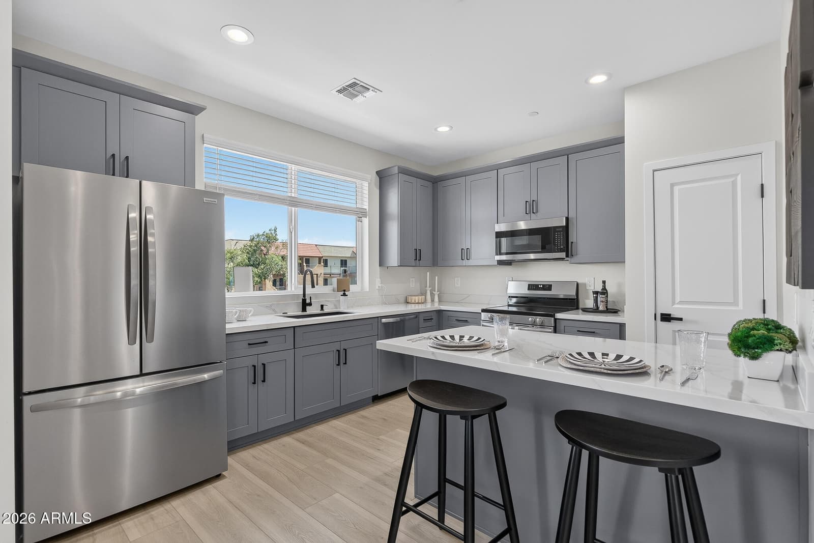 2601 E CLARENDON Avenue 4, Phoenix, AZ 85016 — photo 5 of 38