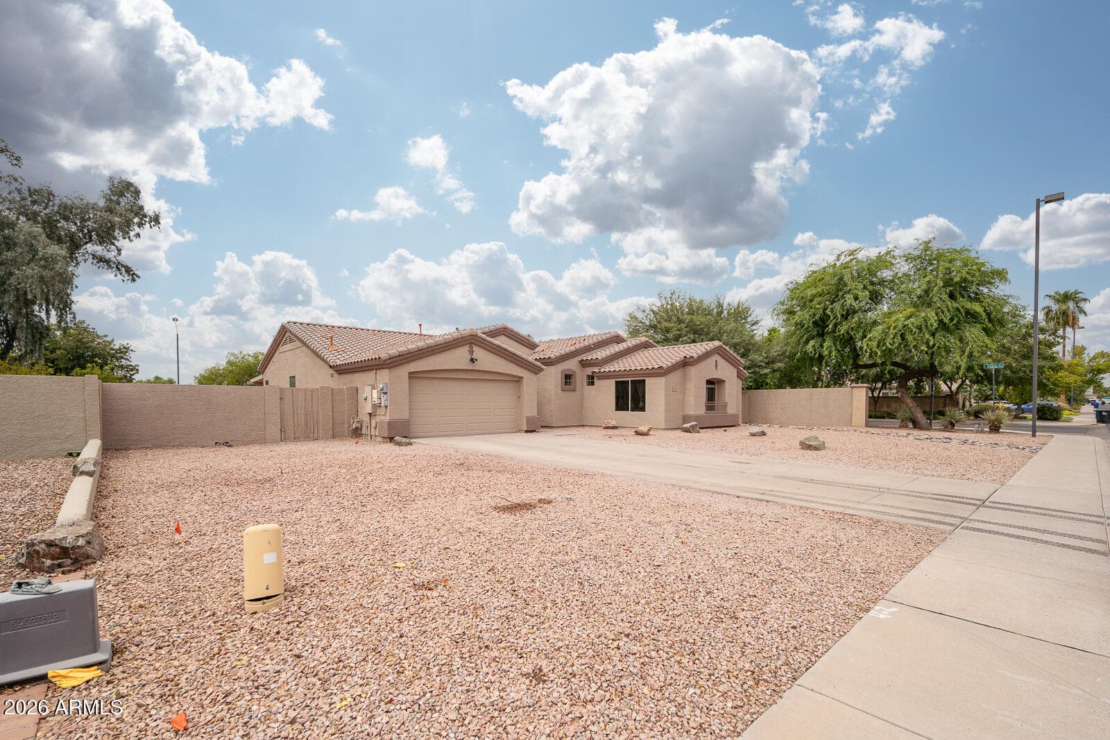 1740 S HERITAGE Drive, Gilbert, AZ 85295 — photo 2 of 30